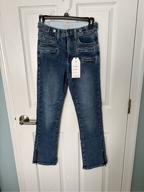 Sage Brand - Women’s medium wash Blue Straight Jeans by Sage. Size 1